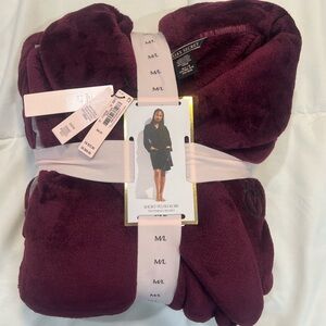 VICTORIA SECRET SHORT PLUSH ROBE MEDIUM LARGE BURGUNDY SHOWER HOT NEW TAGS